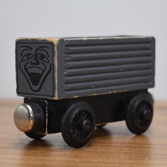 Thomas & Friends Wooden Railway Gray Troublesome Truck Flat Magnet Staples 92-93 - Picture 1 of 7